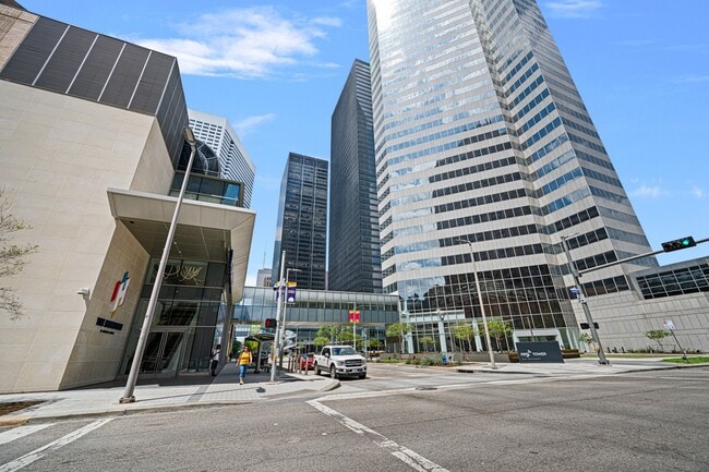 Building Photo - 1727 Hadley St