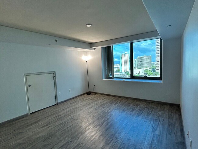 Building Photo - Capitol Place