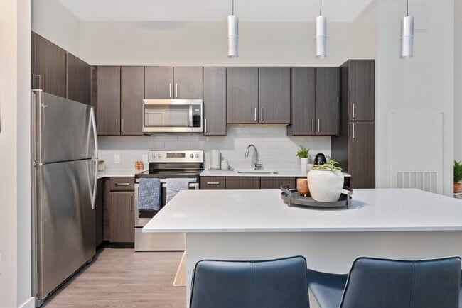 Building Photo - 10 Central St