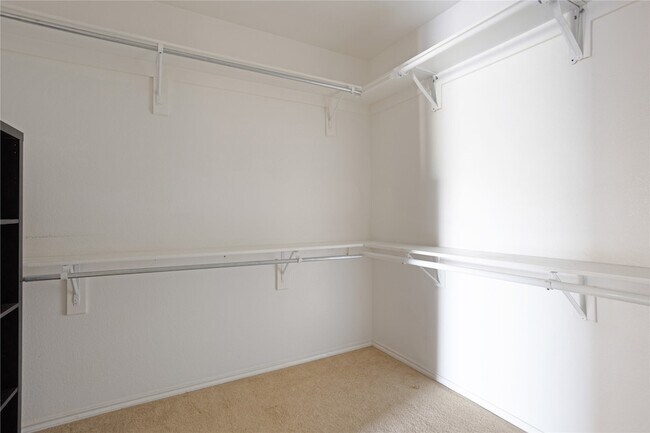 Building Photo - 1921 Southridge Ln