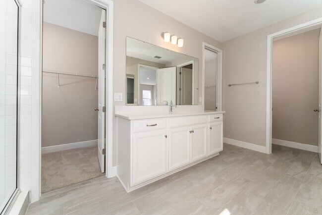 Building Photo - 13254 McMillan Dr