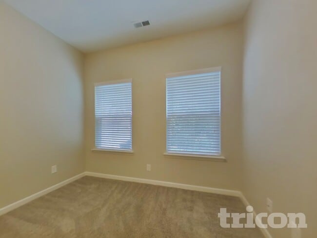 Building Photo - 121 Hickory Sta Ln