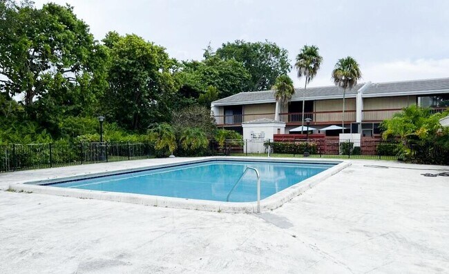 Building Photo - 3094 Bermwood Ln