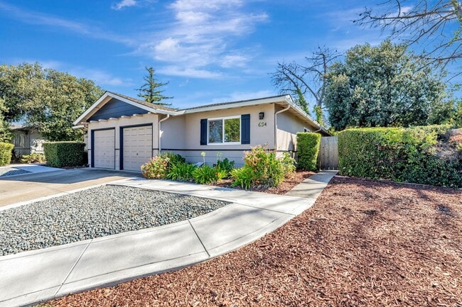 Primary Photo - 652-654 Vasona Ave