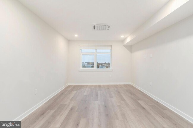 Building Photo - 3449 Scotts Ln