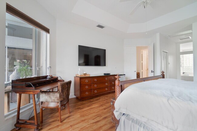 Building Photo - 1907 S Club Dr