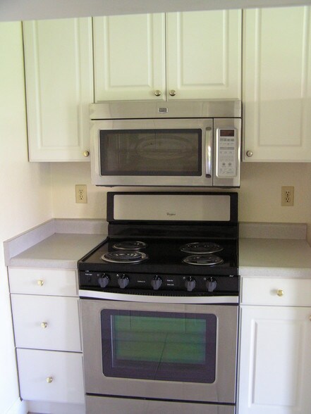 Building Photo - 2708 Wilson Ave