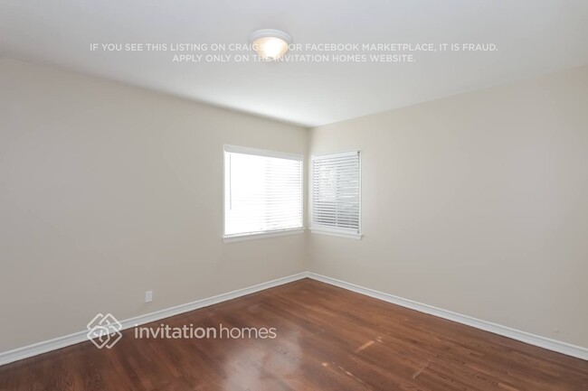 Building Photo - 9471 La Salle Ave