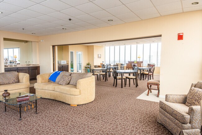 Building Photo - 355 S Broadway