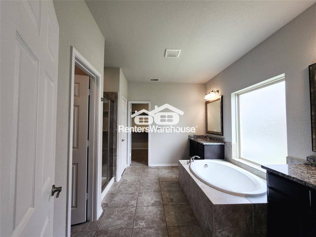 Building Photo - 14711 Sycamore Side Wy