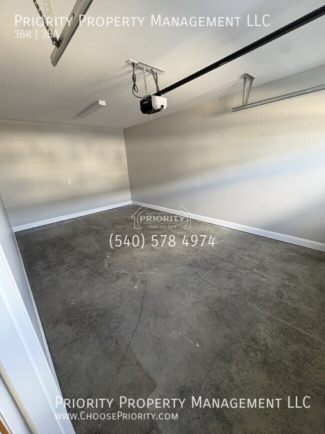 Building Photo - 751 Zephyr Dr
