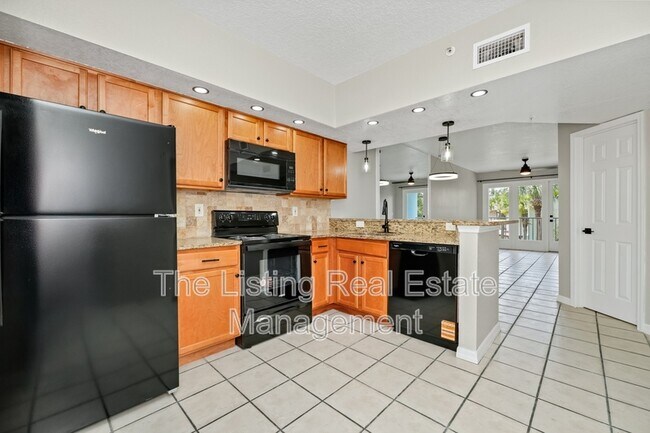 Building Photo - 2954 Sadina St