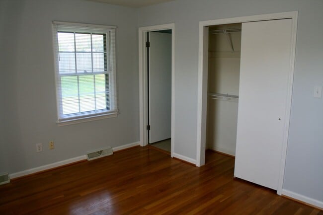 Building Photo - Lansdowne home with easy access to Nicholasville Rd  260602