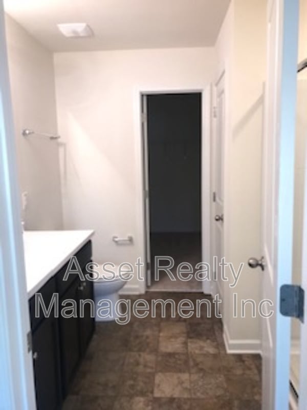 Building Photo - 2545 Cottonwood Dr