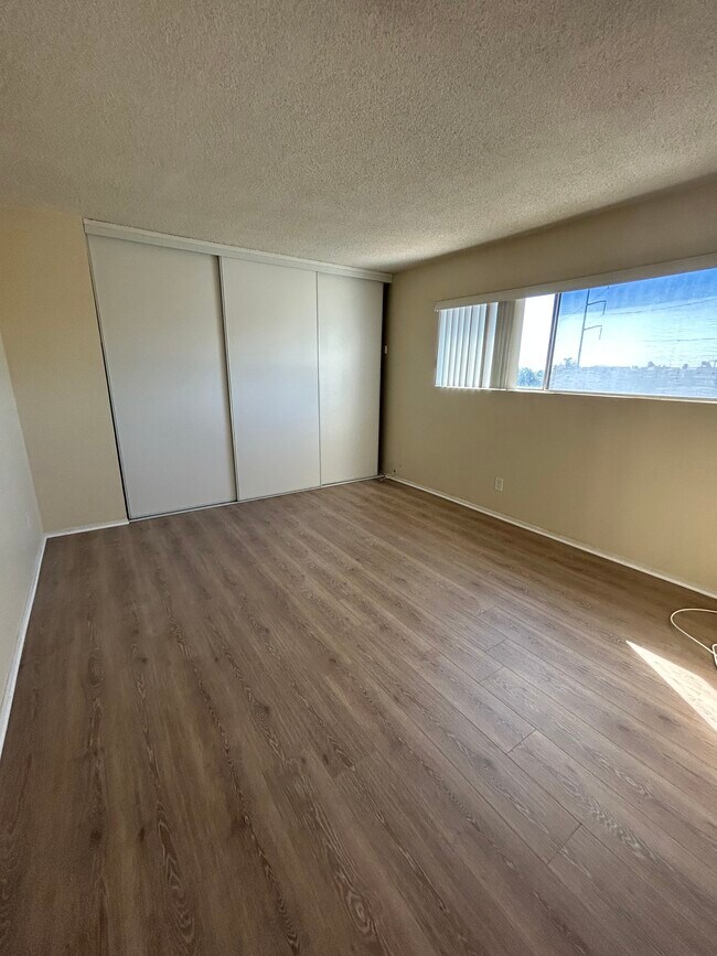 Building Photo - 548 Short St