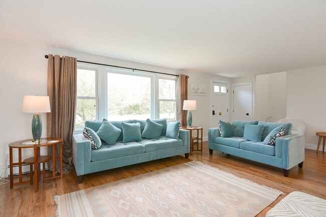 Building Photo - Winter Rental: Just for the Halibut
