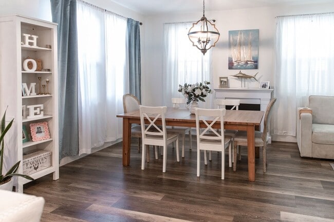 Building Photo - Newer 3 Bed, 2.5 Bath Sea Haven Home for Lease