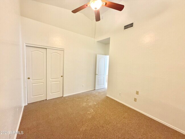 Building Photo - 13896 W Wilshire Dr