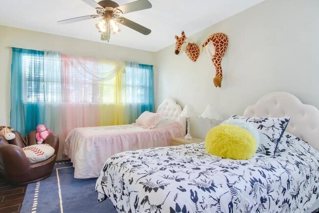 Building Photo - 19185 SE Homewood Ave