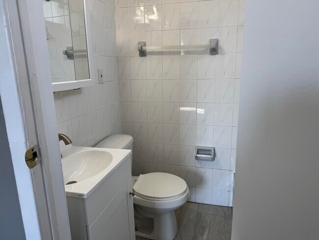 Building Photo - 132 43rd St