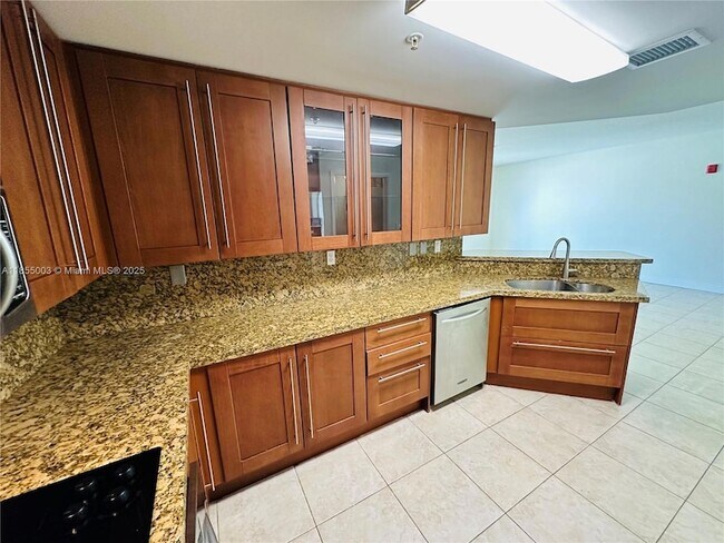Building Photo - 118 Zamora Ave