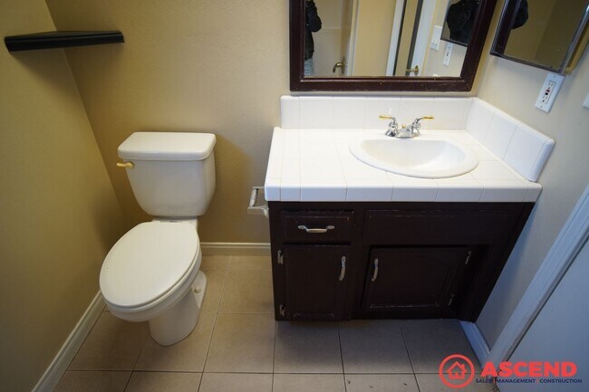 Building Photo - 5305 Pine Grove Ct