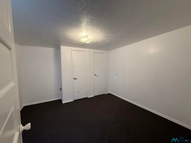 Building Photo - 207 W Chisum Ave