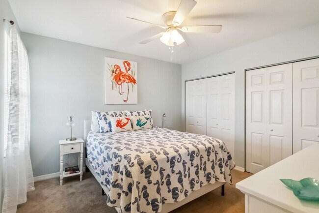 Building Photo - Beautiful furnished 2/2 unit becoming avai...
