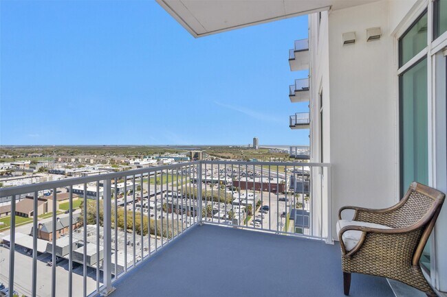Building Photo - 500 Seawall Blvd