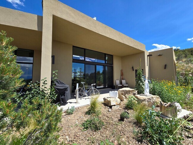 Building Photo - 2618 Summit Ct