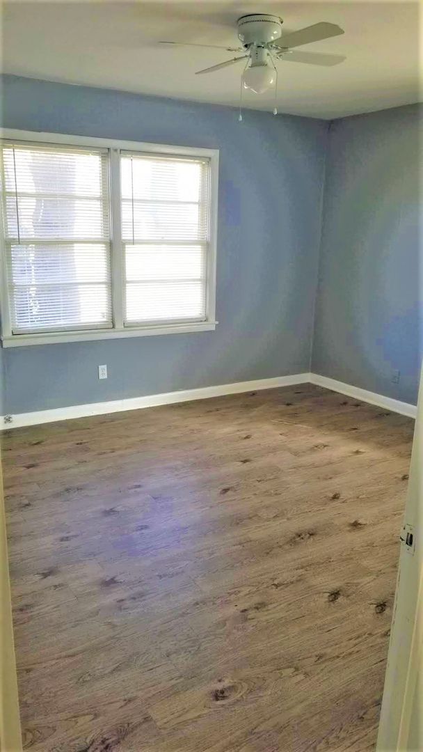 Building Photo - Handyman Special $0 First Month's Rent / “You fix, you SAVE BIG!!” Contact Mayshell for details: ...