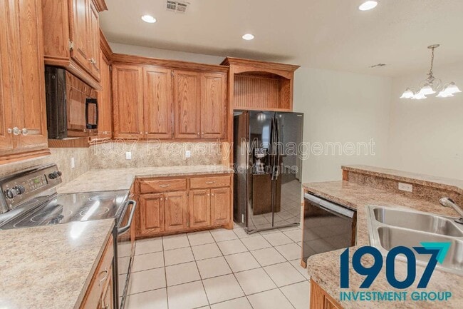 Building Photo - 923 SW 37th St