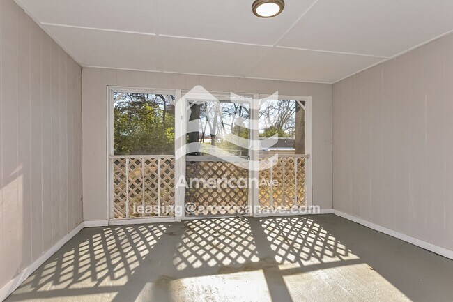 Building Photo - 4 Redwood Dr