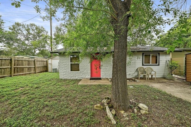 Building Photo - 1711 Brentwood St