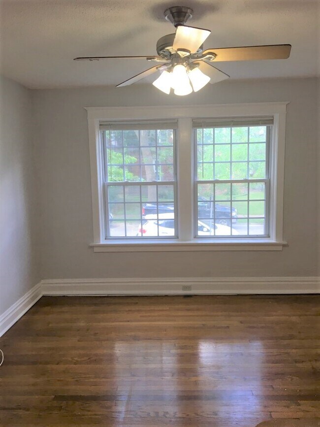 Family room - 4540 Flad Ave