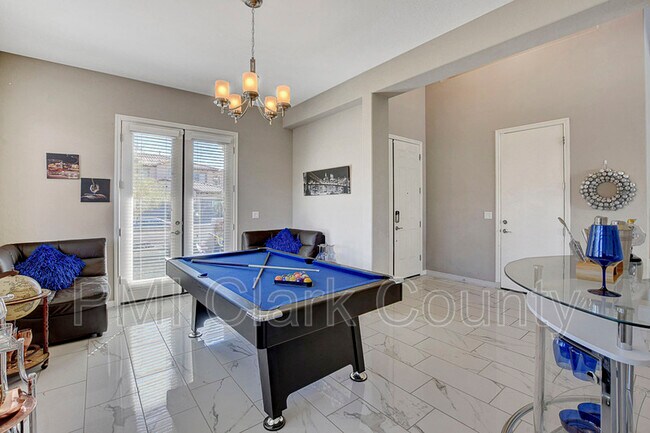 Building Photo - 320 Oakrun Ct