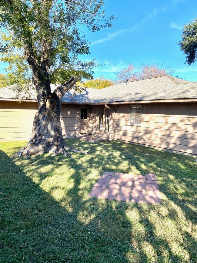 Building Photo - 4329 Kinglet St