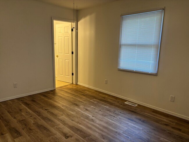 Building Photo - Country Club Duplex
