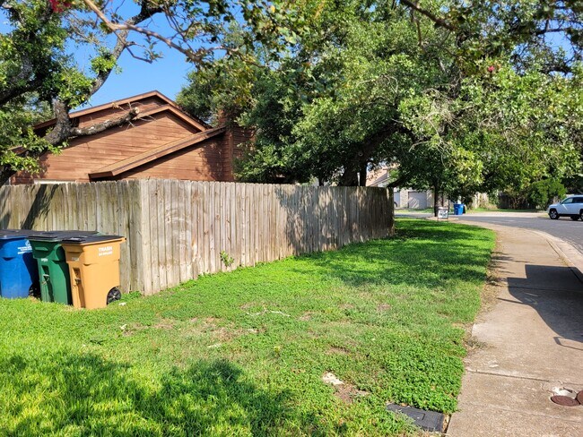 Building Photo - 8801 Clearbrook Trail