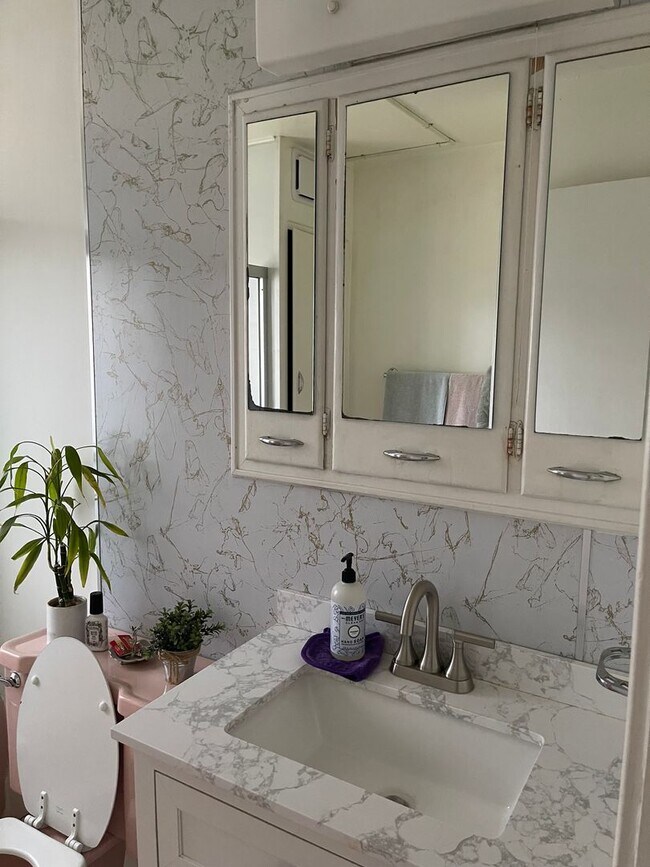 Building Photo - 123 Livingston St