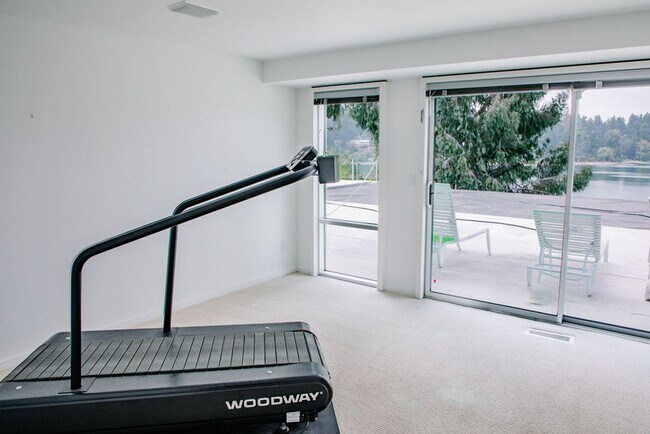 Building Photo - One of a kind private estate on Gravelly L...