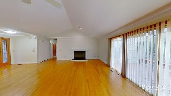 Building Photo - 2323 Ridgefield Dr