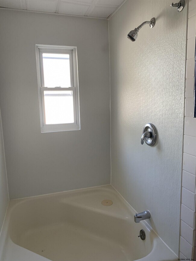 Building Photo - 2 Kimberly St