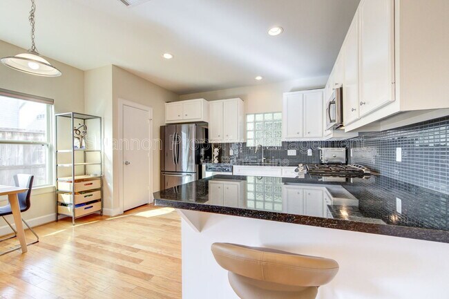 Building Photo - 3707 Main Poplar Dr