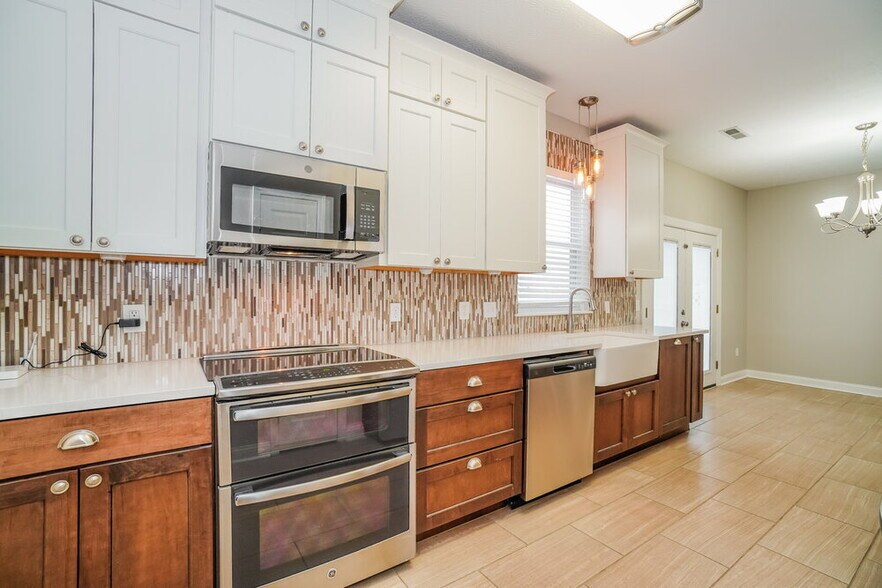 Building Photo - 5932 Ruihley Way