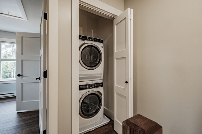 Building Photo - 9 Sunshine Circle