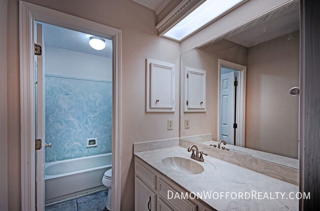 Building Photo - 502 Pelahatchie Shore Dr