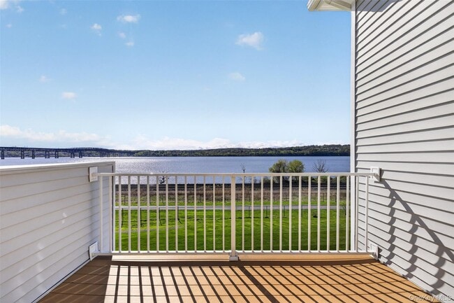 Building Photo - 402 Sacandaga Loop