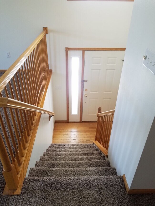 Building Photo - Comfortable 3-Bedroom with Garage & Fenced Yard