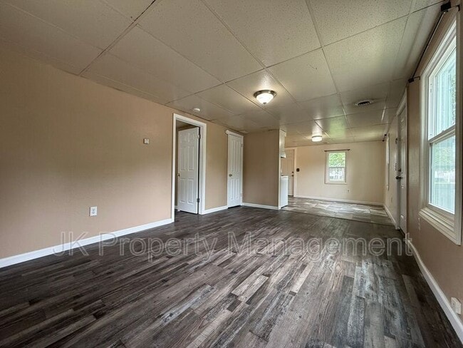 Building Photo - 517 13th St S